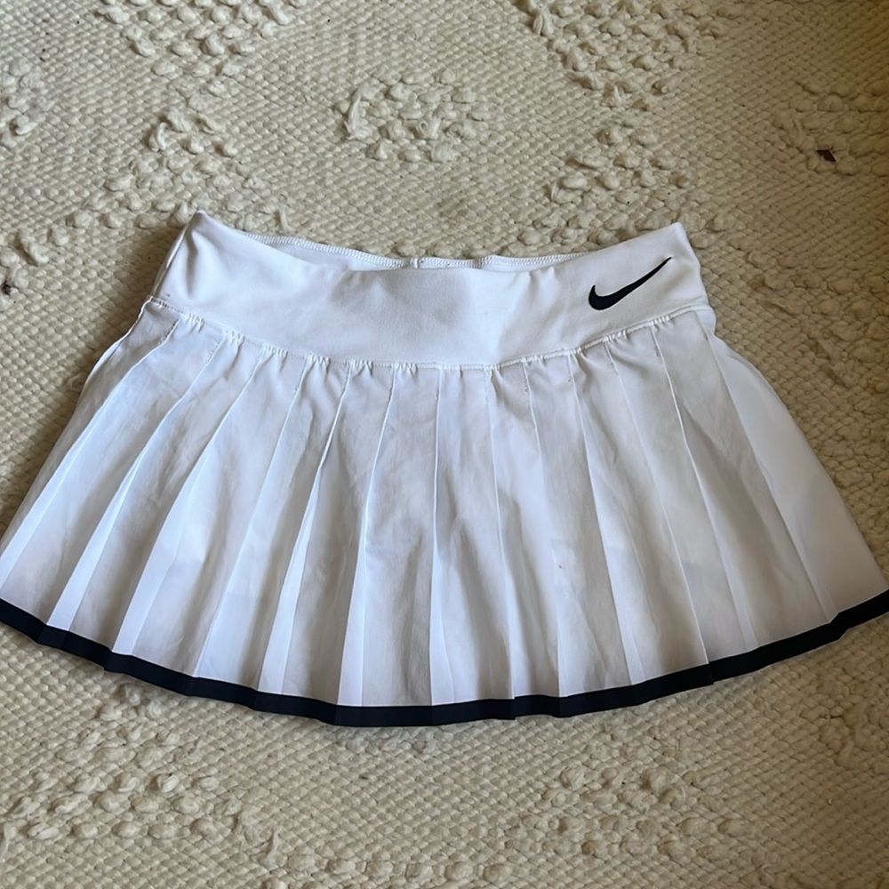 Nike low rise white tennis skirt
